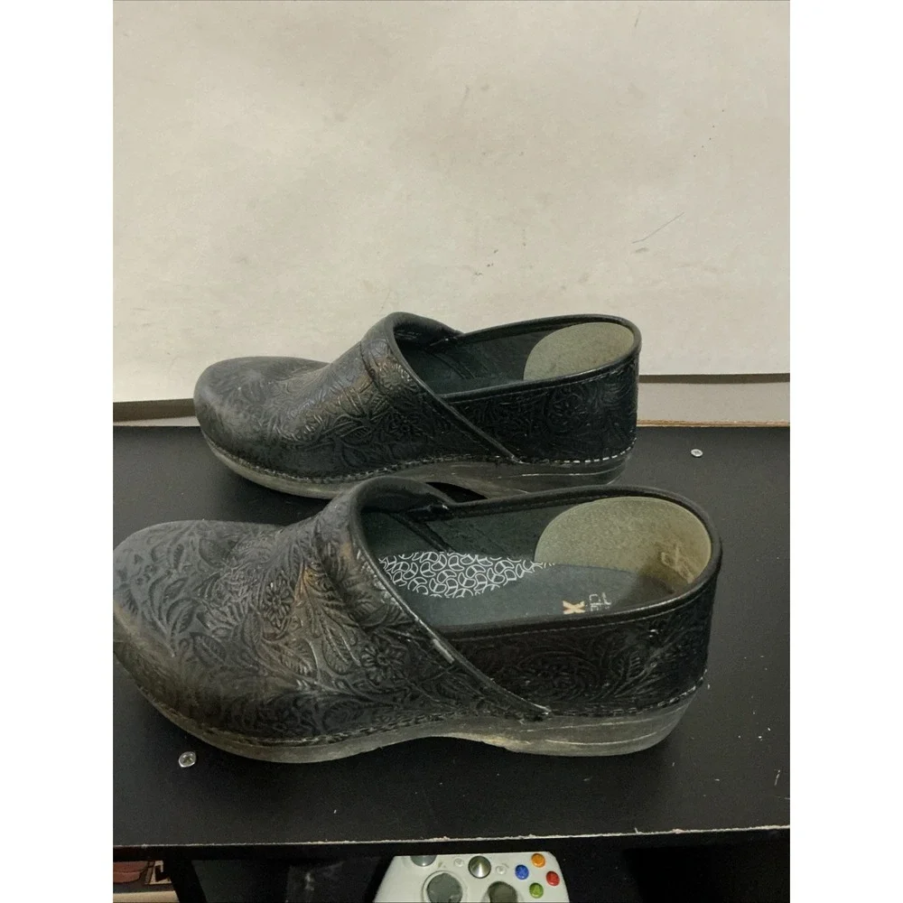 Dansko XP 2.0 Floral Tooled Clog Black Leather Women 41 US 11 Comfort Shoes